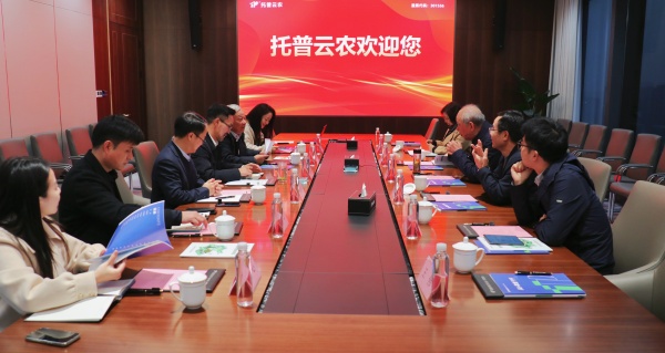 周國(guó)富率浙江大學(xué)校友代表團(tuán)考察托普云農(nóng)